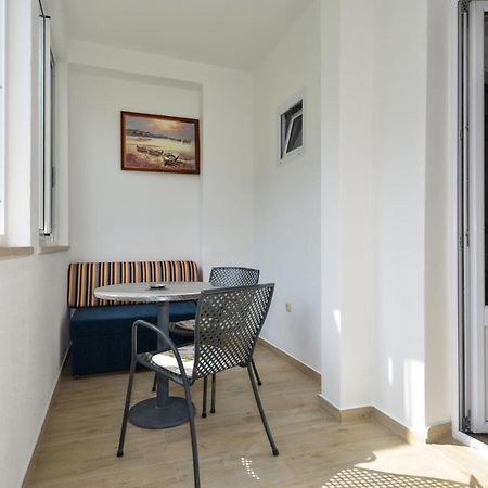 Apartmani Dina Макарска Экстерьер фото