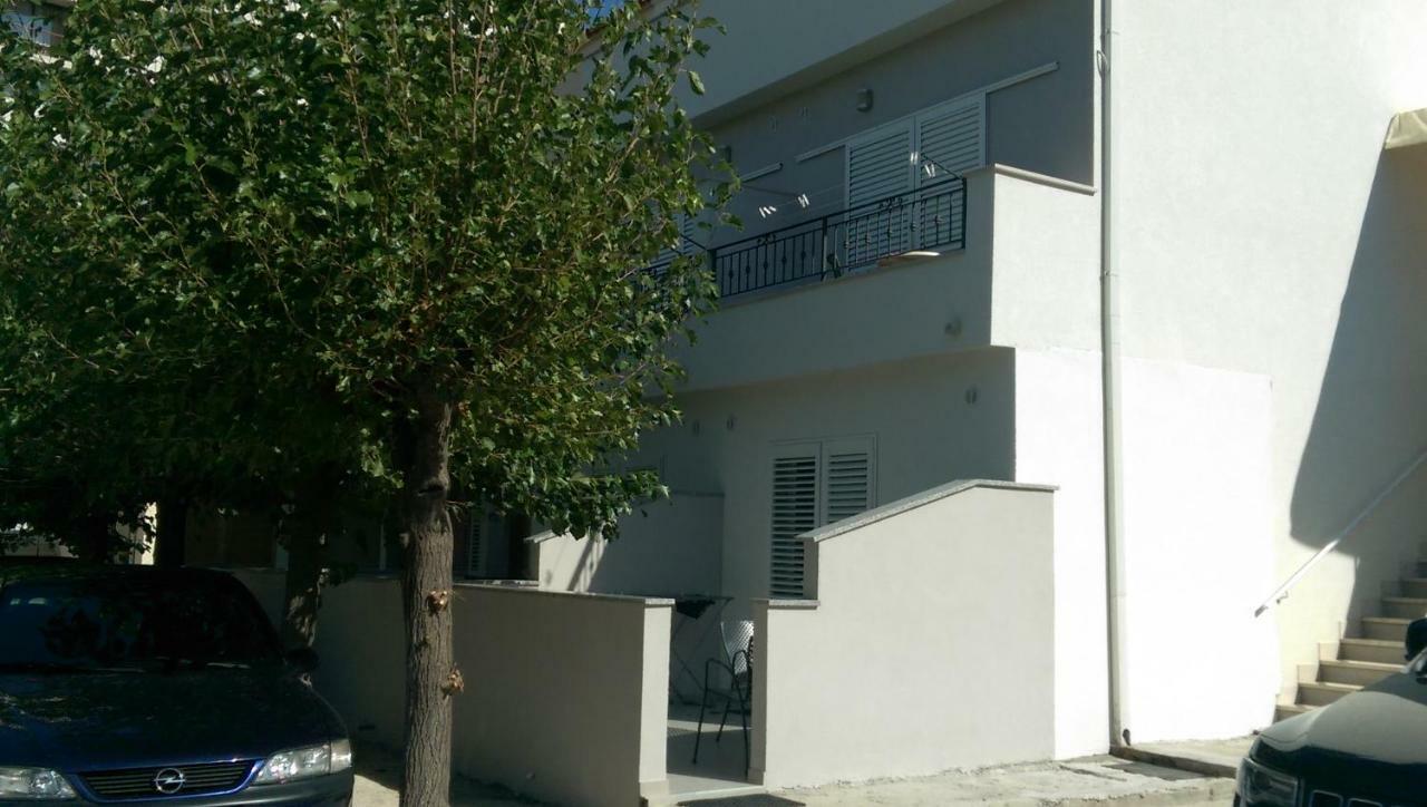 Apartmani Dina Макарска Экстерьер фото