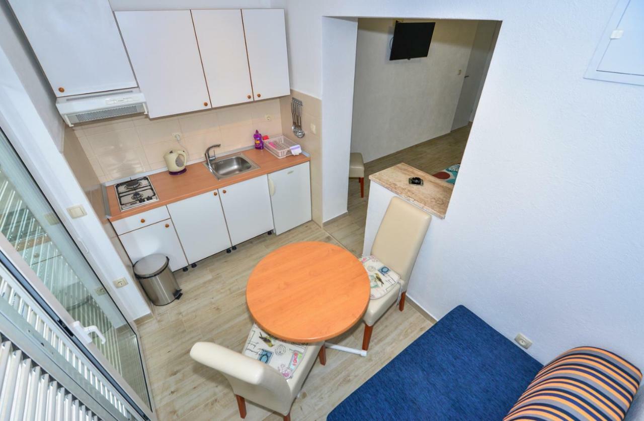 Apartmani Dina Макарска Экстерьер фото