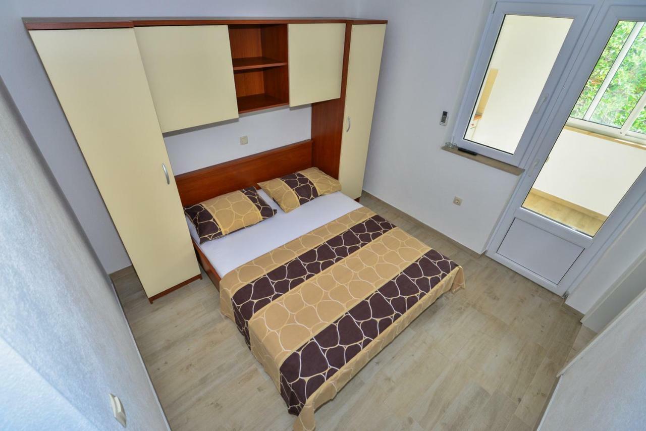 Apartmani Dina Макарска Экстерьер фото