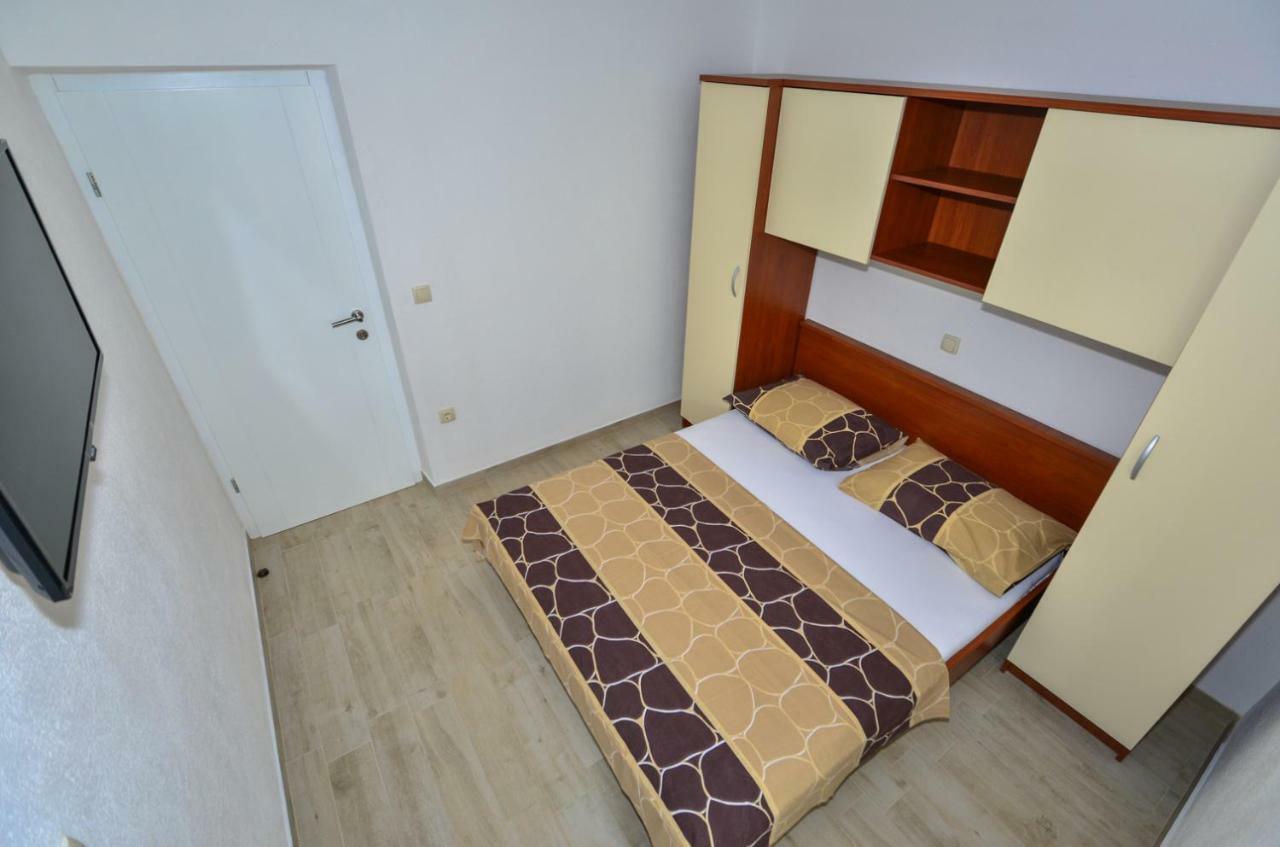 Apartmani Dina Макарска Экстерьер фото