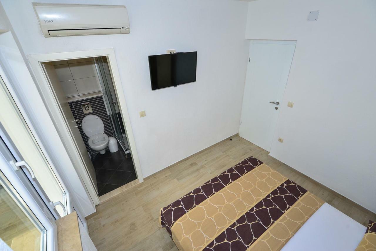 Apartmani Dina Макарска Экстерьер фото