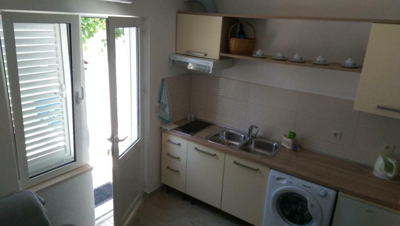 Apartmani Dina Макарска Экстерьер фото