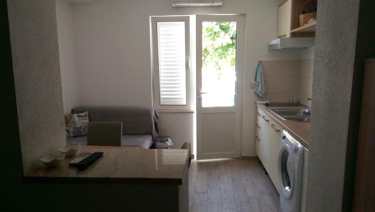 Apartmani Dina Макарска Экстерьер фото