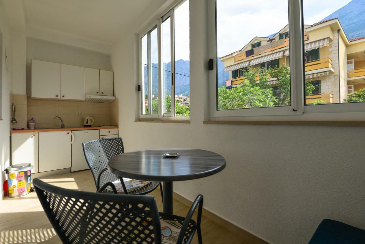 Apartmani Dina Макарска Экстерьер фото
