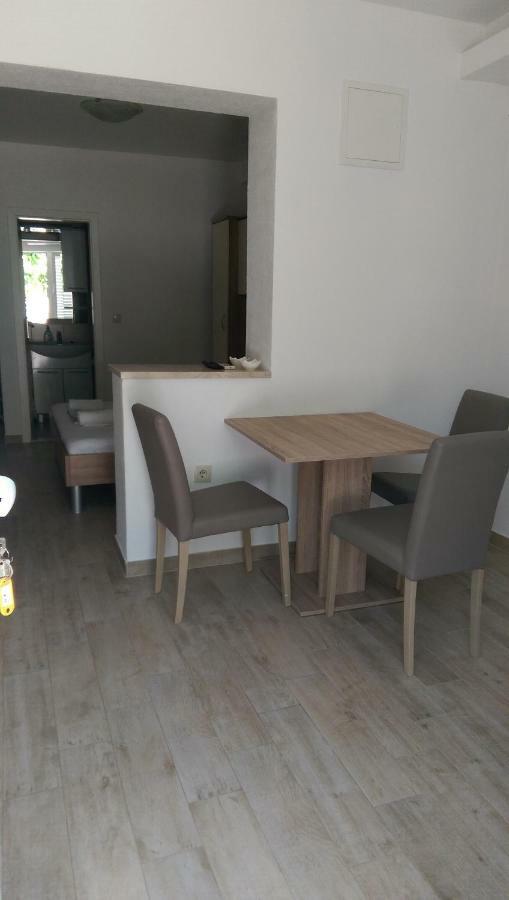 Apartmani Dina Макарска Экстерьер фото