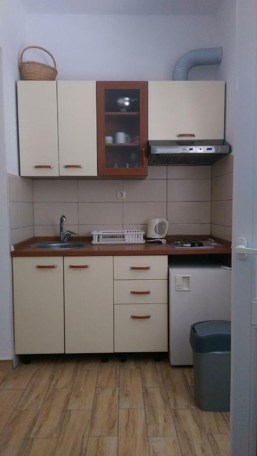 Apartmani Dina Макарска Экстерьер фото
