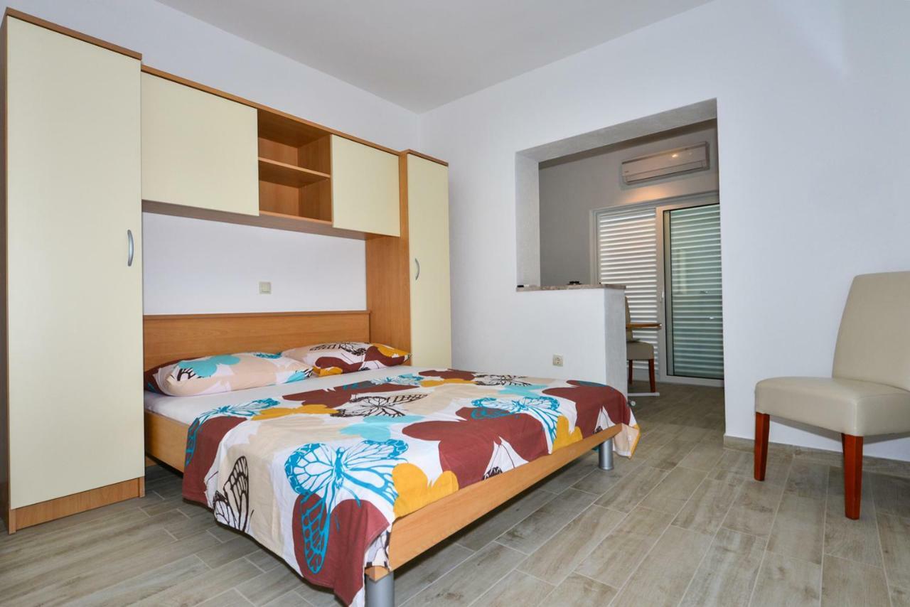 Apartmani Dina Макарска Экстерьер фото