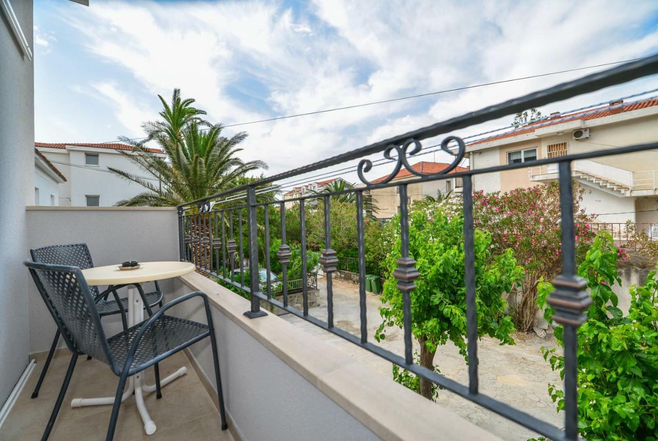 Apartmani Dina Макарска Экстерьер фото