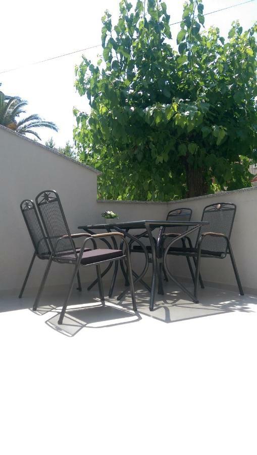 Apartmani Dina Макарска Экстерьер фото
