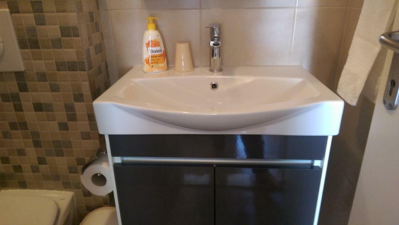 Apartmani Dina Макарска Экстерьер фото