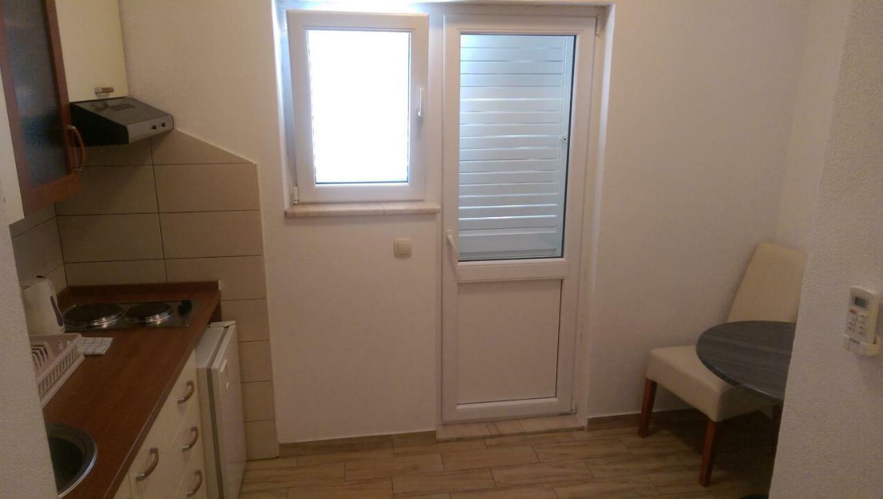Apartmani Dina Макарска Экстерьер фото