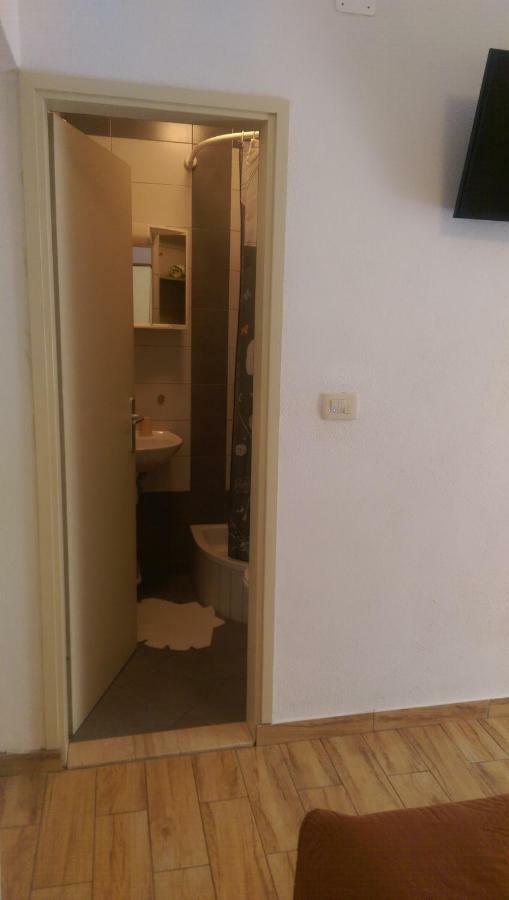 Apartmani Dina Макарска Экстерьер фото