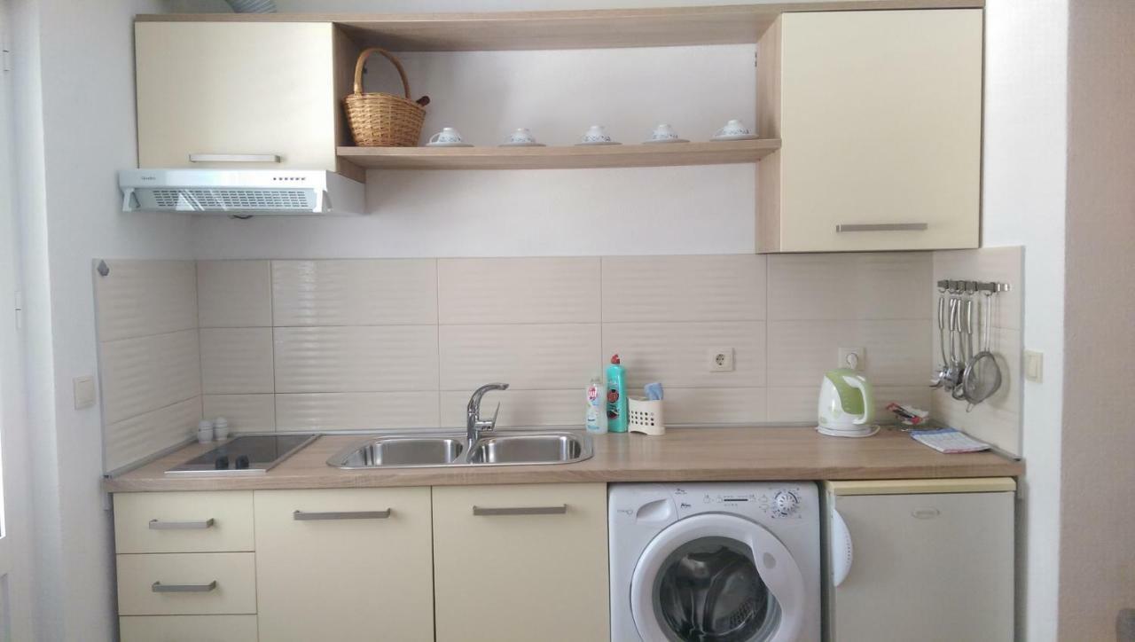 Apartmani Dina Макарска Экстерьер фото