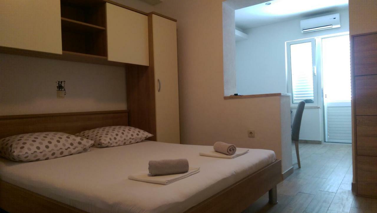 Apartmani Dina Макарска Экстерьер фото