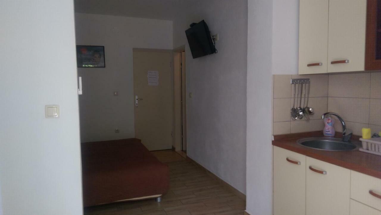 Apartmani Dina Макарска Экстерьер фото