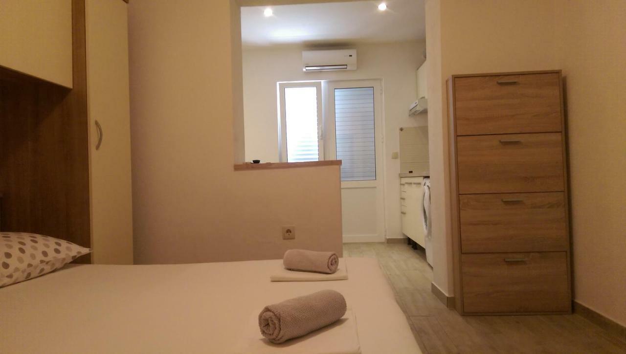 Apartmani Dina Макарска Экстерьер фото