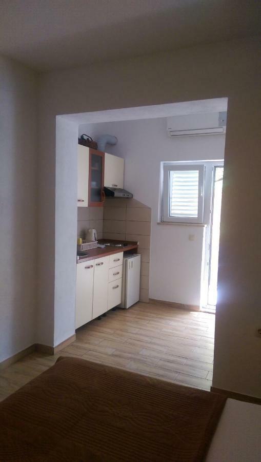 Apartmani Dina Макарска Экстерьер фото