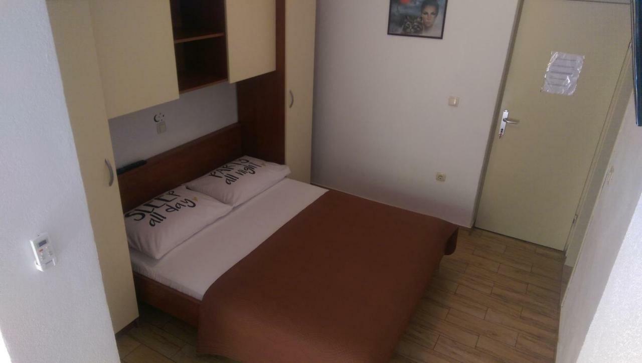 Apartmani Dina Макарска Экстерьер фото