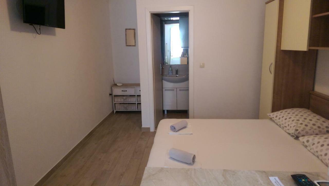 Apartmani Dina Макарска Экстерьер фото