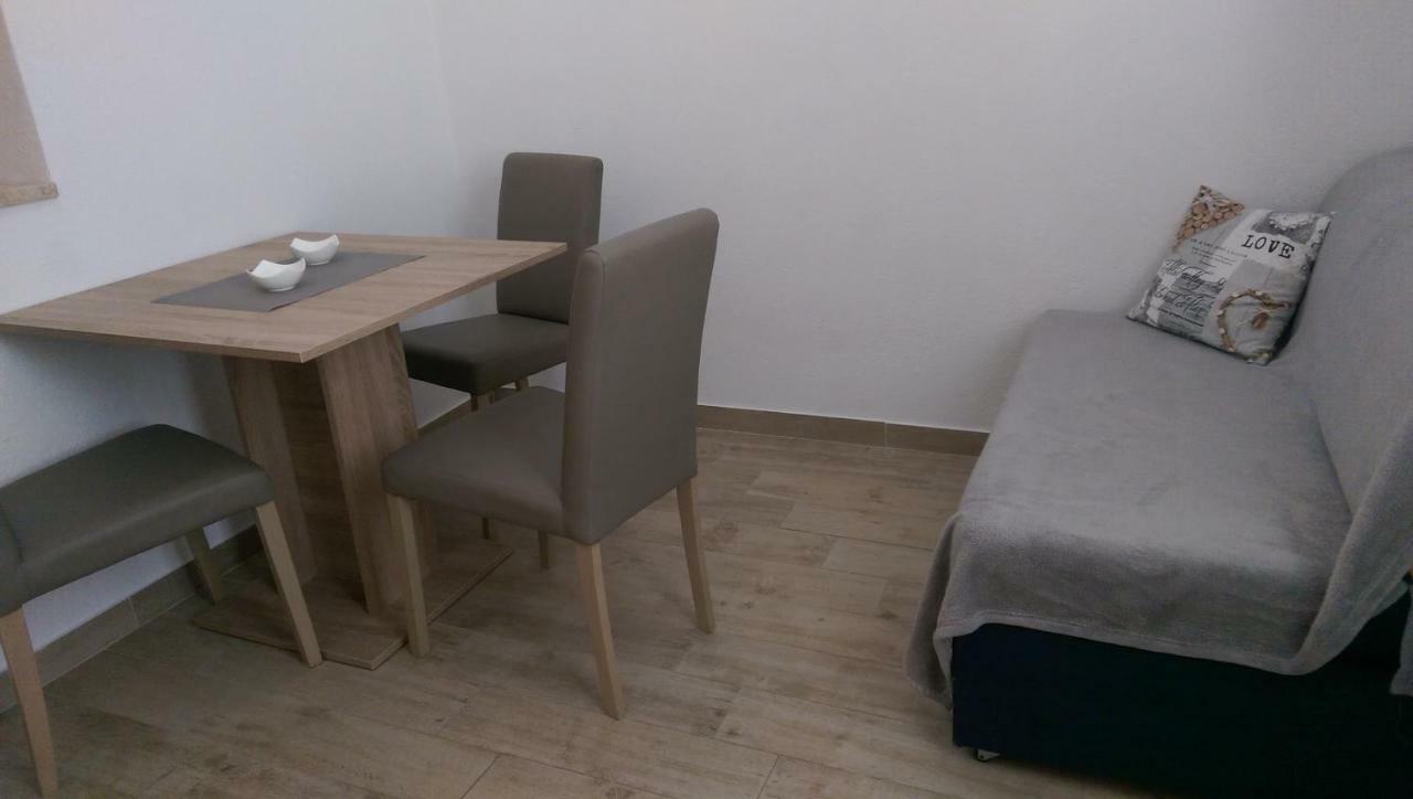 Apartmani Dina Макарска Экстерьер фото