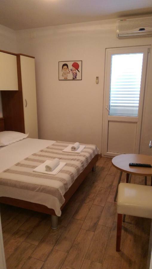 Apartmani Dina Макарска Экстерьер фото