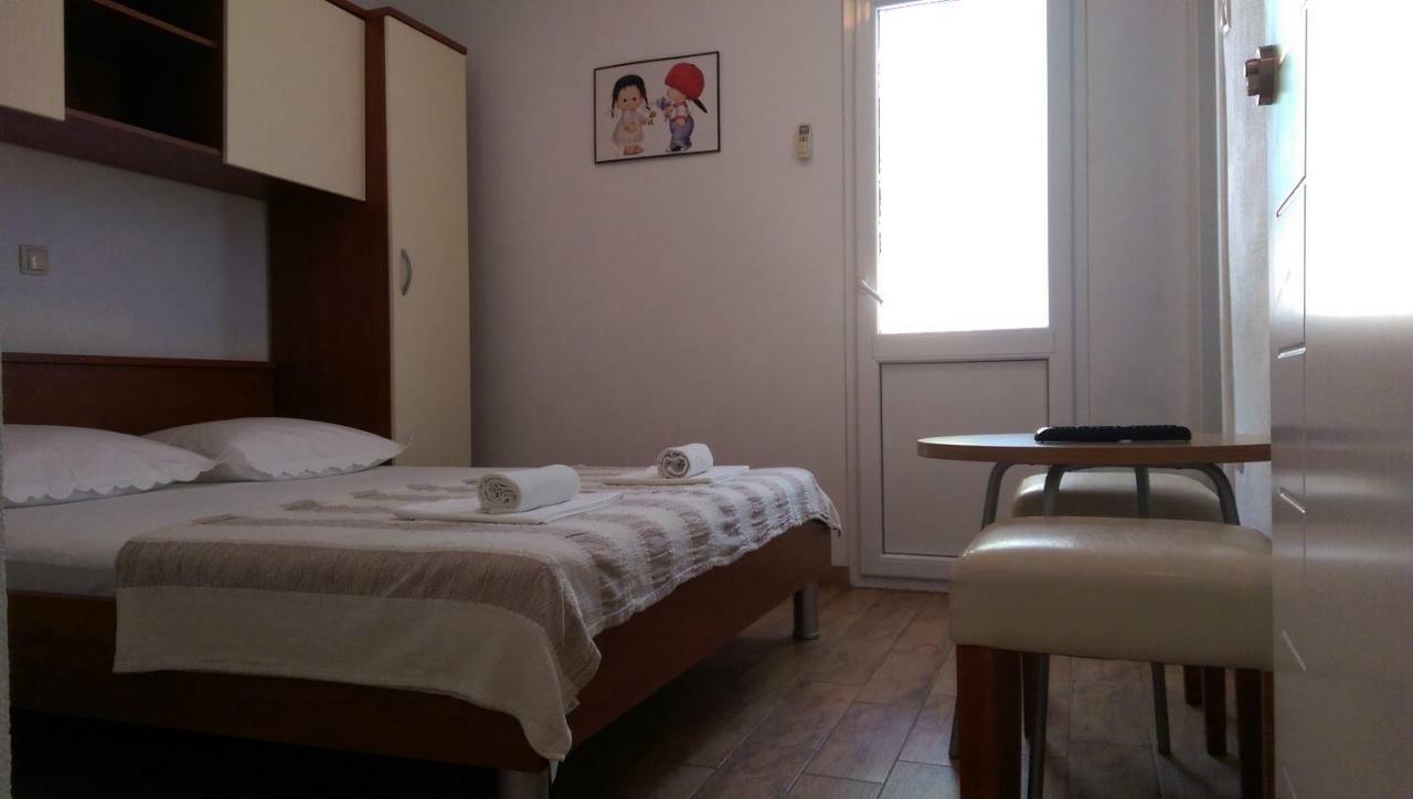 Apartmani Dina Макарска Экстерьер фото