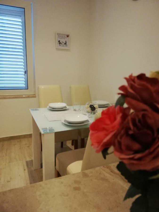 Apartmani Dina Макарска Экстерьер фото