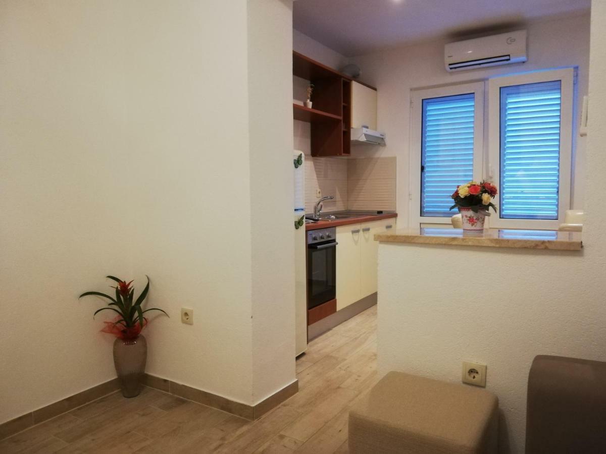 Apartmani Dina Макарска Экстерьер фото