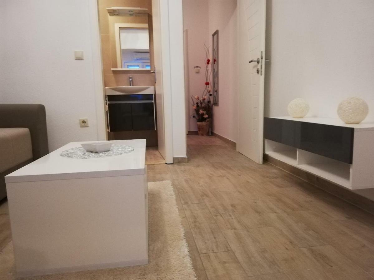 Apartmani Dina Макарска Экстерьер фото