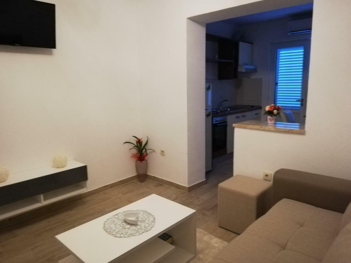 Apartmani Dina Макарска Экстерьер фото