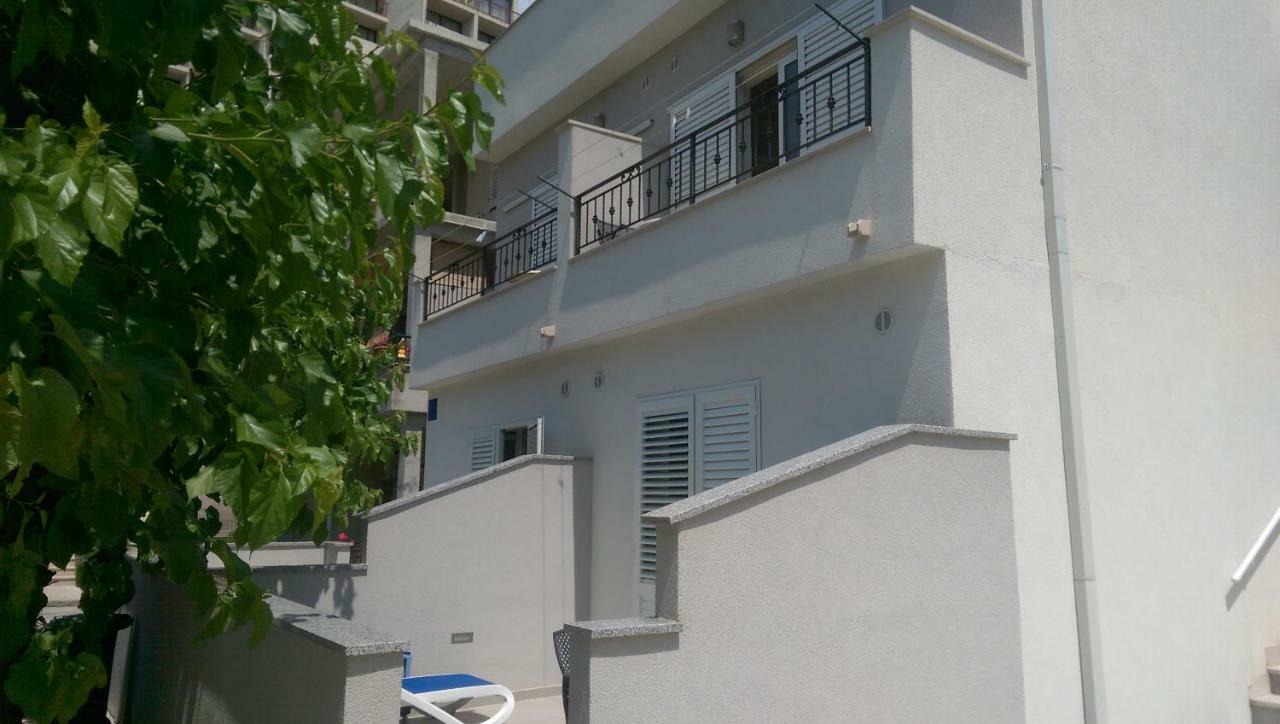 Apartmani Dina Макарска Экстерьер фото