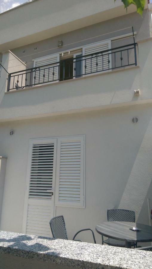 Apartmani Dina Макарска Экстерьер фото