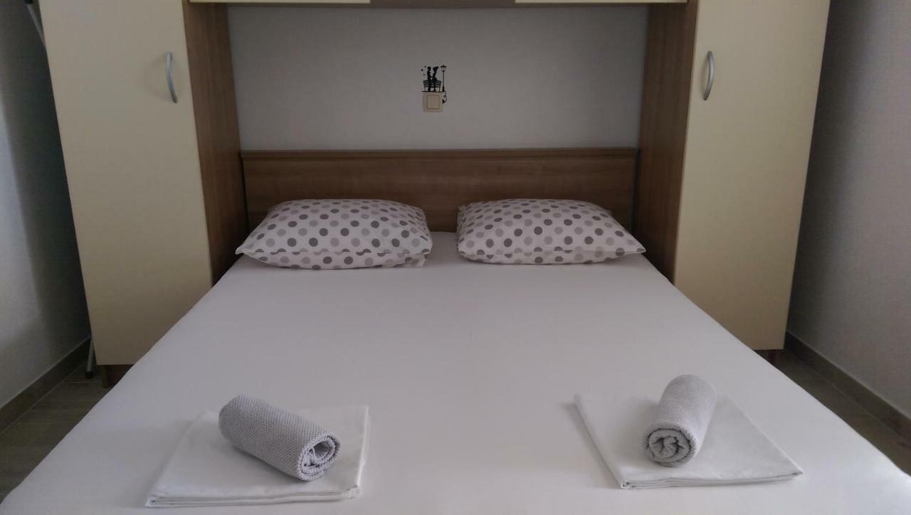 Apartmani Dina Макарска Экстерьер фото