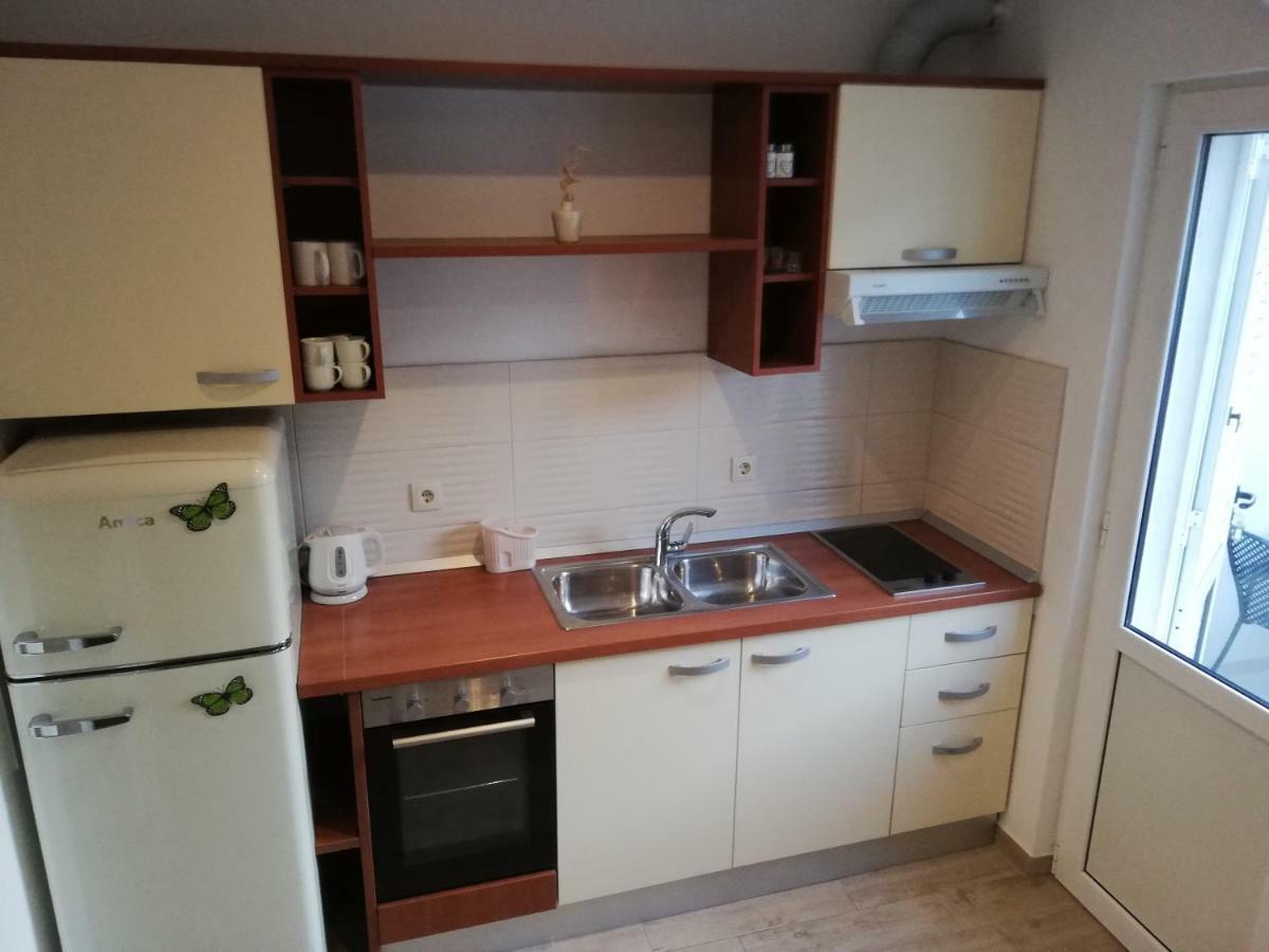 Apartmani Dina Макарска Экстерьер фото