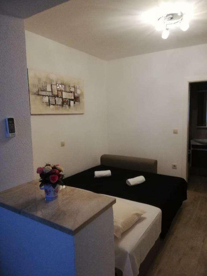 Apartmani Dina Макарска Экстерьер фото
