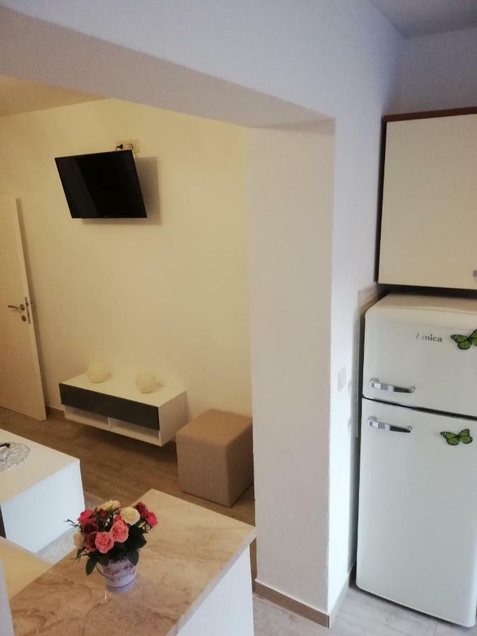 Apartmani Dina Макарска Экстерьер фото