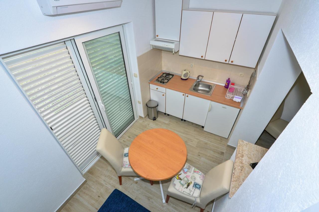 Apartmani Dina Макарска Экстерьер фото